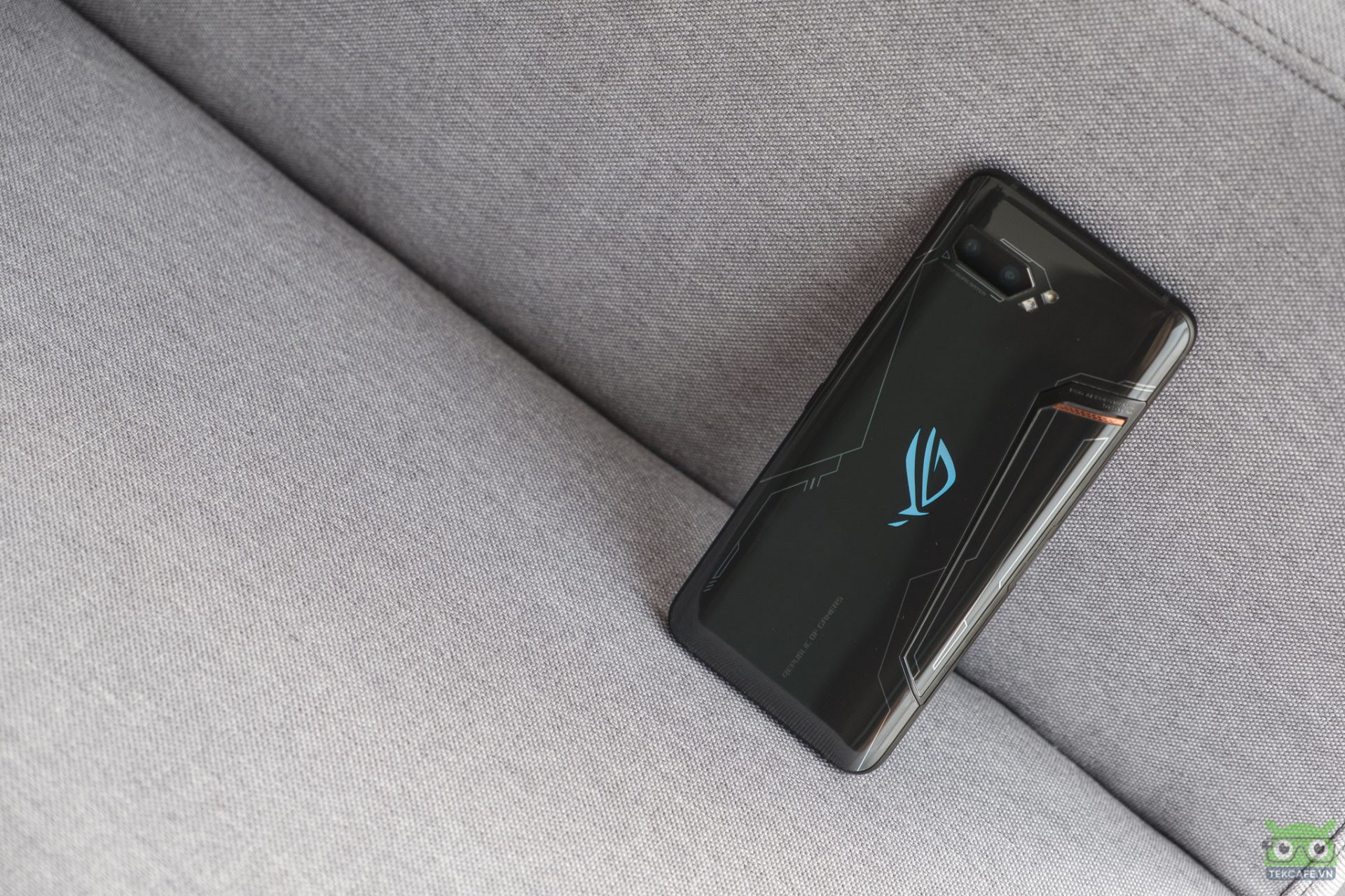 trên tay ROG Phone II