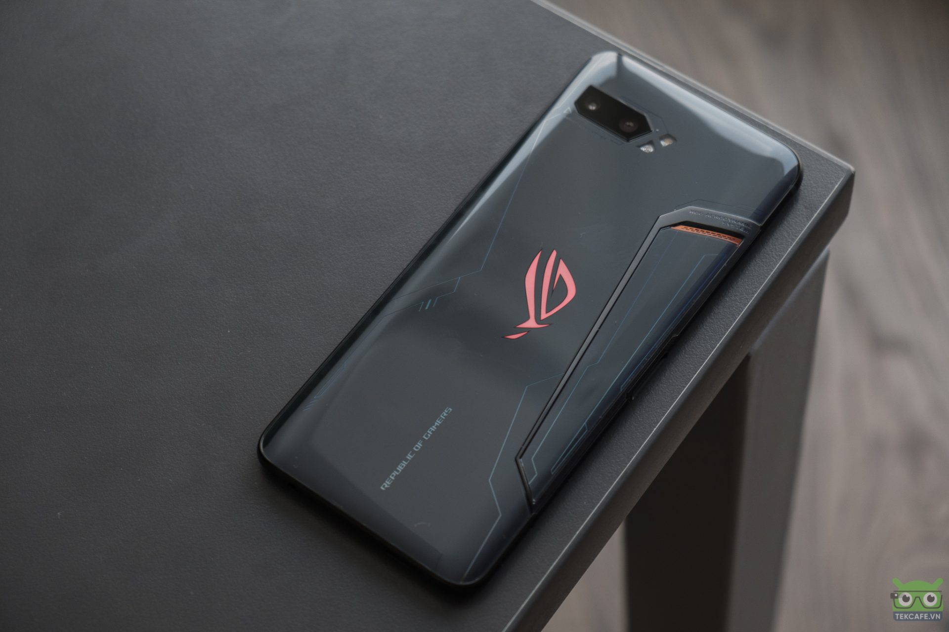 trên tay ROG Phone II