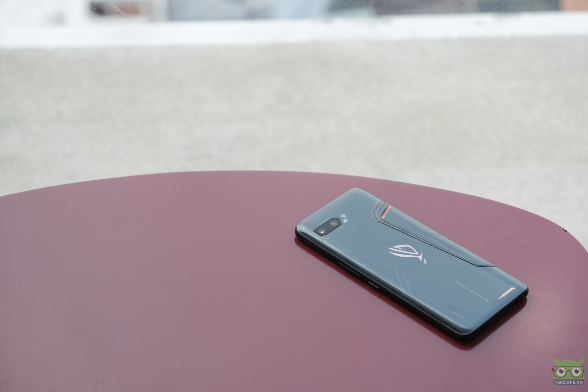 trên tay ROG Phone II