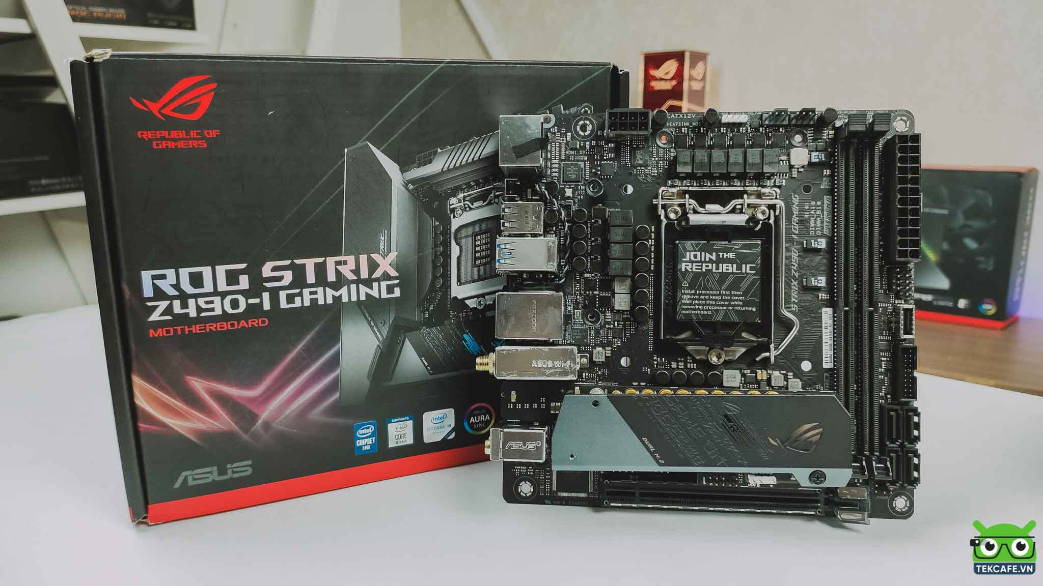 trên tay mainboard
