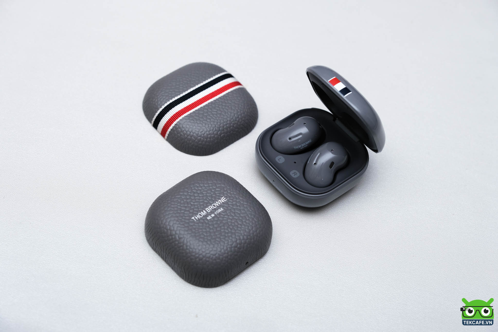 Galaxy Z Fold 2 Thom Browne 