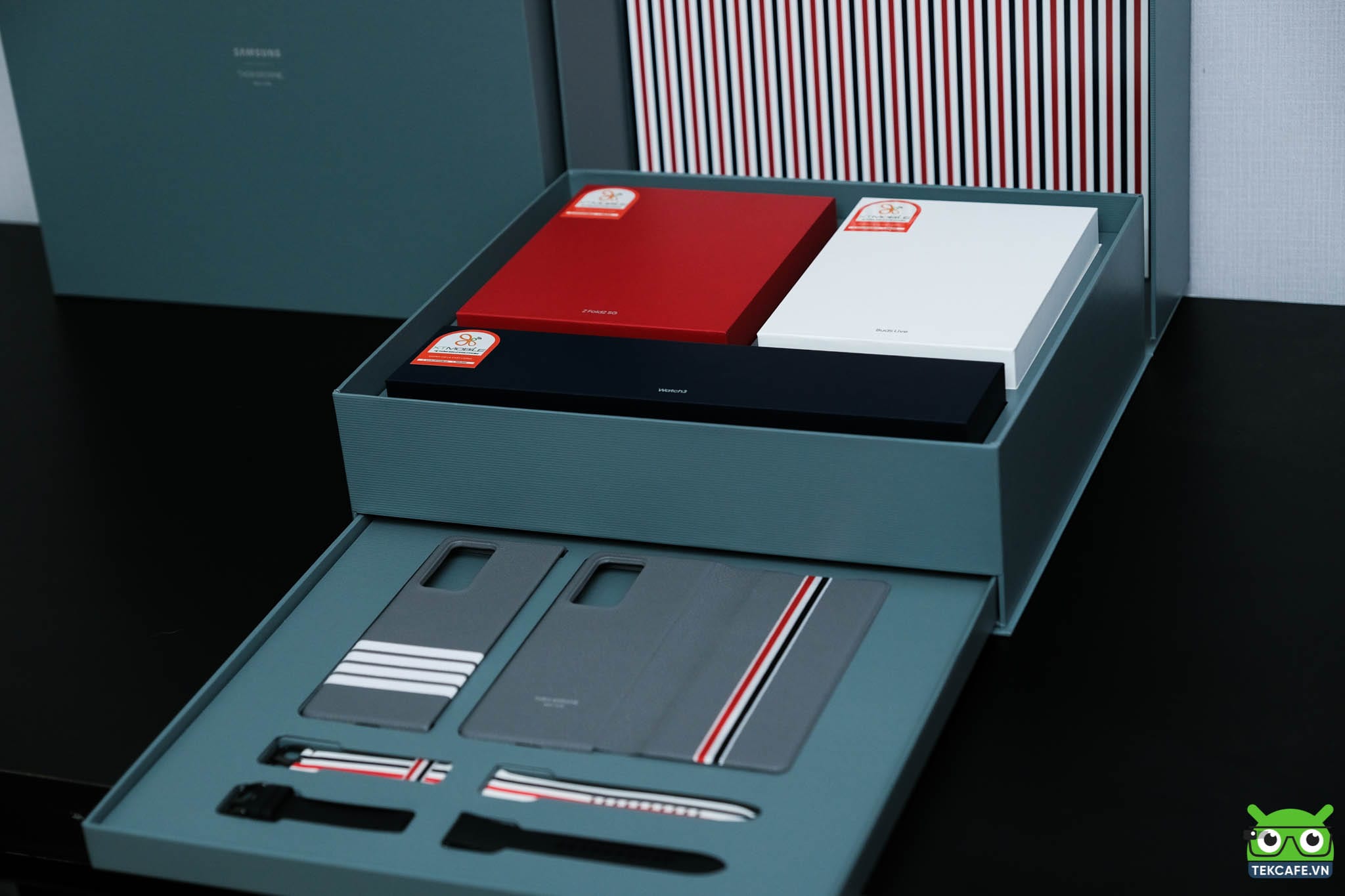 Galaxy Z Fold 2 Thom Browne 
