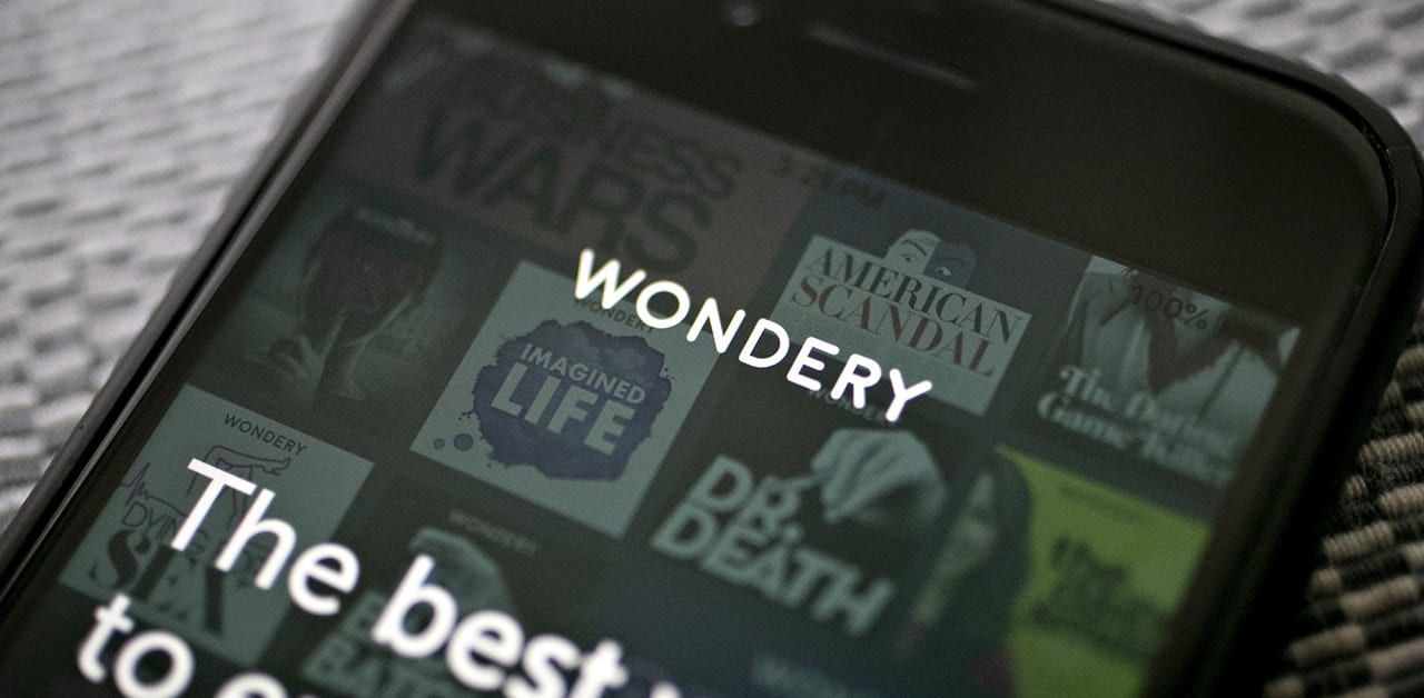 Apple và Sony tranh giành mua studio popcast Wondery có hơn 8 triệu người nghe