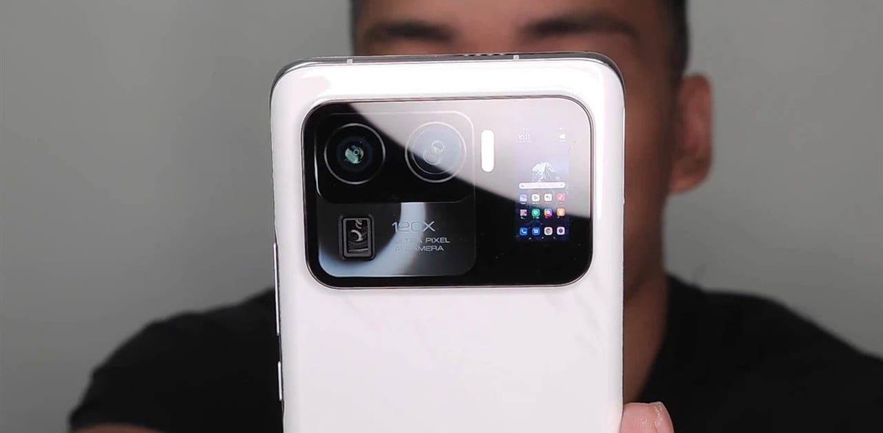 Xiaomi Mi 11 Ultra lộ diện hình ảnh trên tay: Cụm camera zoom 120X, có thêm màn hình phụ để selfie