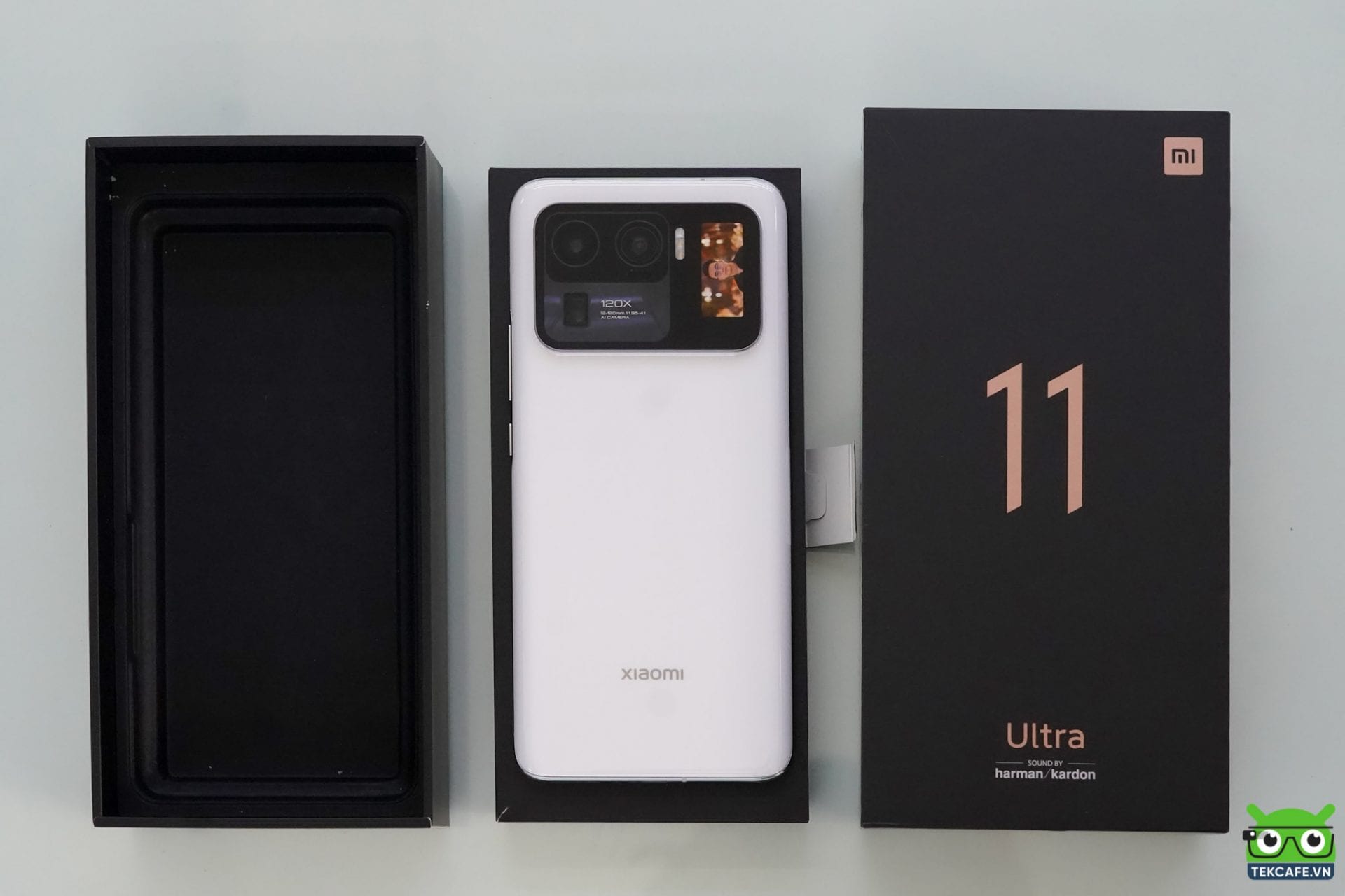 Trên tay nhanh Xiaomi Mi 11 Ultra: Nâng cấp thiết kế, 2 màn hình độc đáo và cụm camera chất lượng