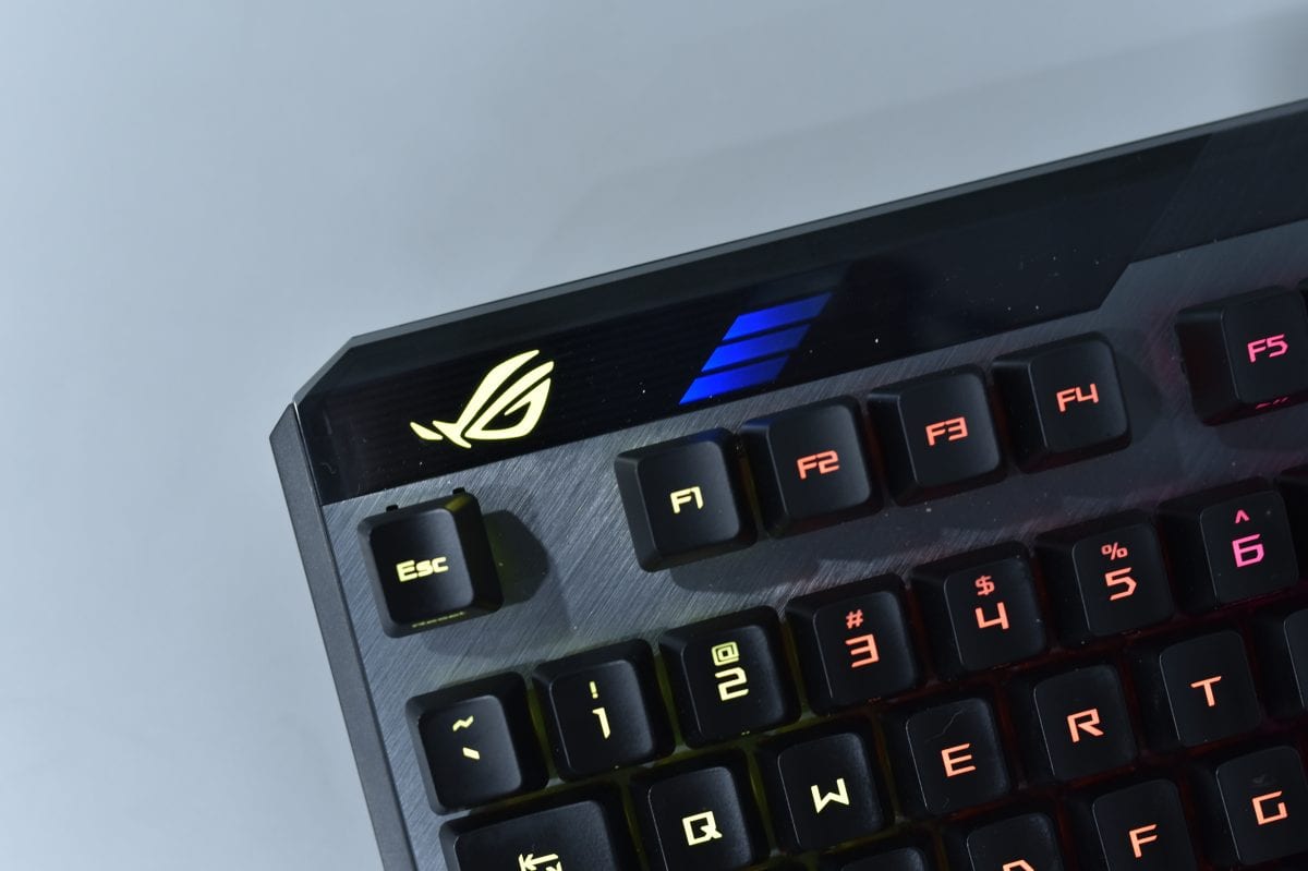 Logo ROG khi sáng đèn của Claymore