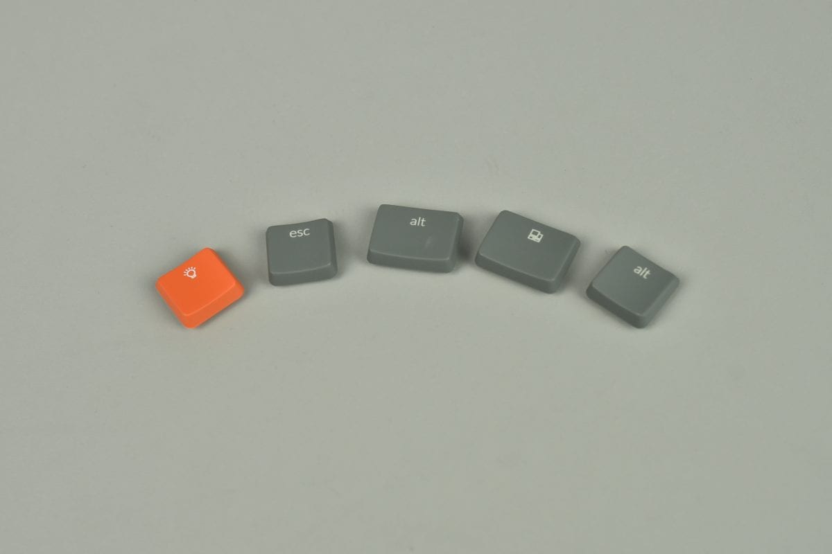 Bộ 4 keycap để thay đổi giữa 2 hệ điều hành 