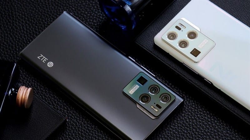 ZTE AXON 30 