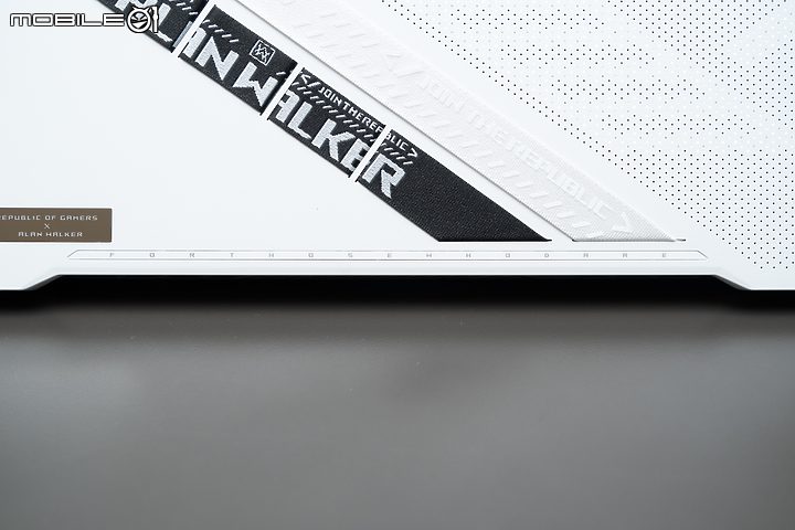 Họa tiết bằng vải của G14 Alan Walker