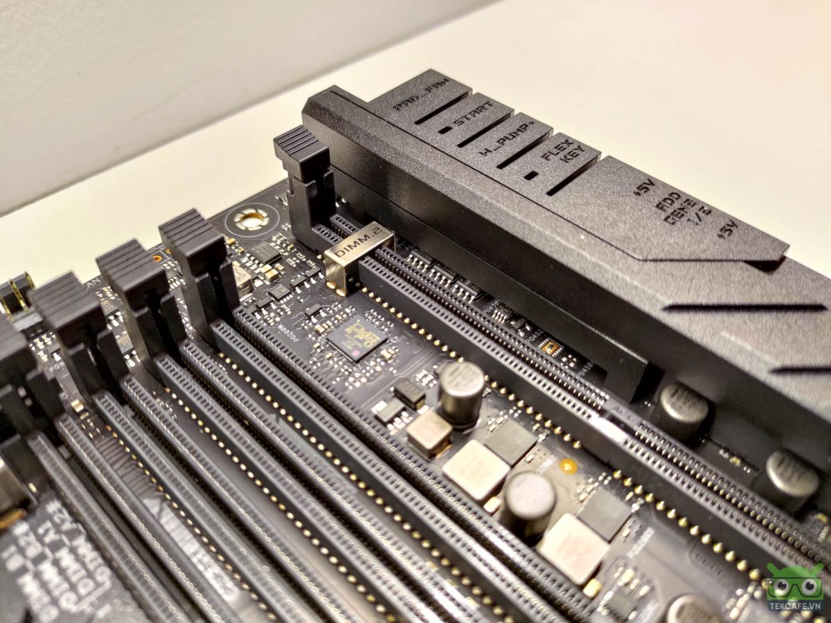 Khe DIMM.2 trên ROG X570 Crosshair VIII Extreme
