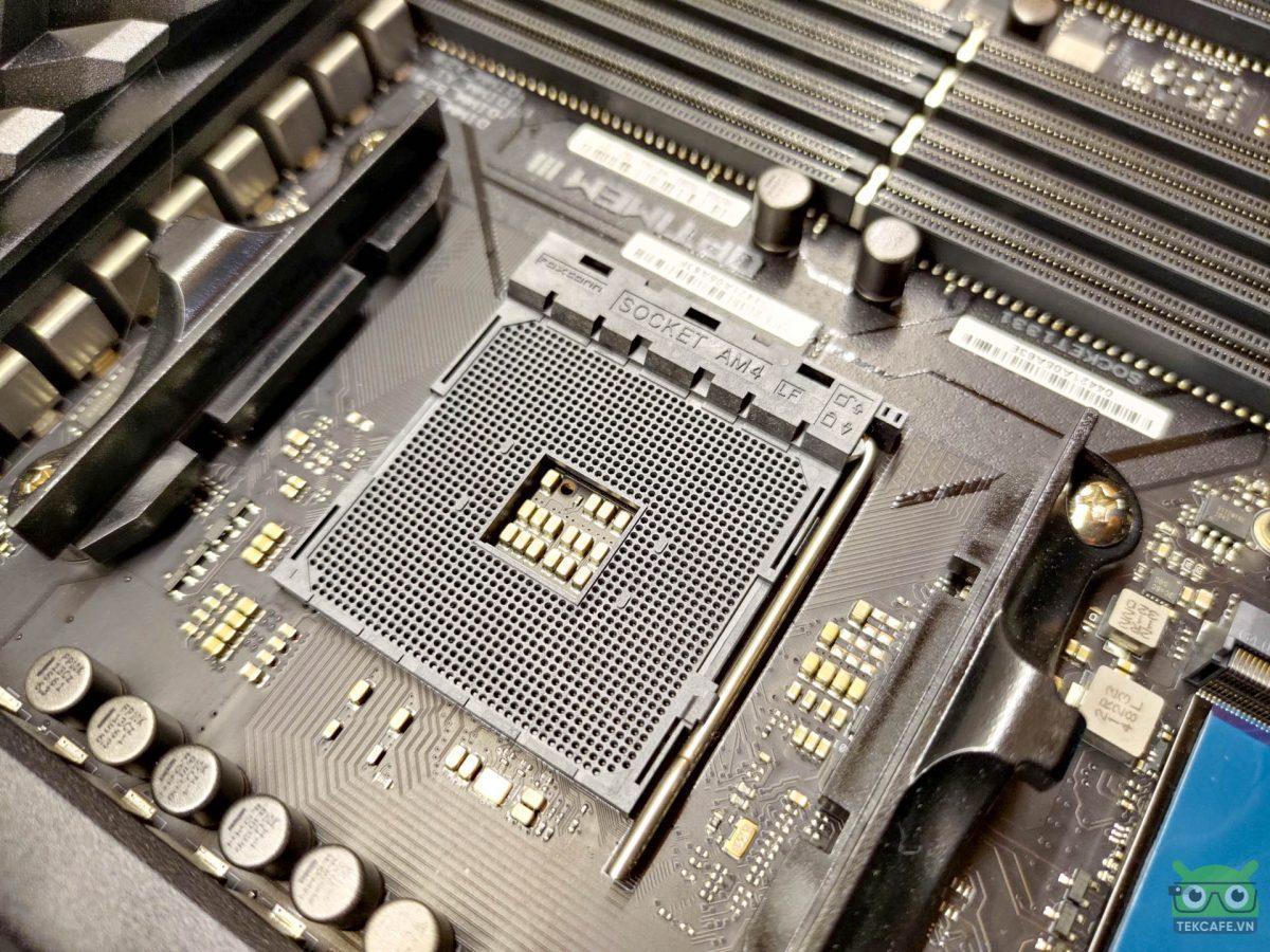ROG X570 Crosshair VIII Extreme với socket AM4