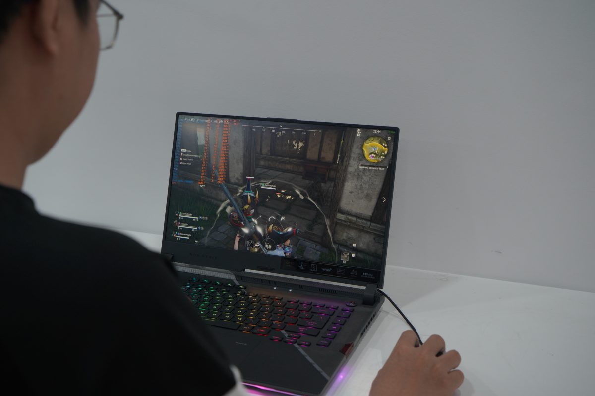 Gaming on ROG Strix Scar 2022