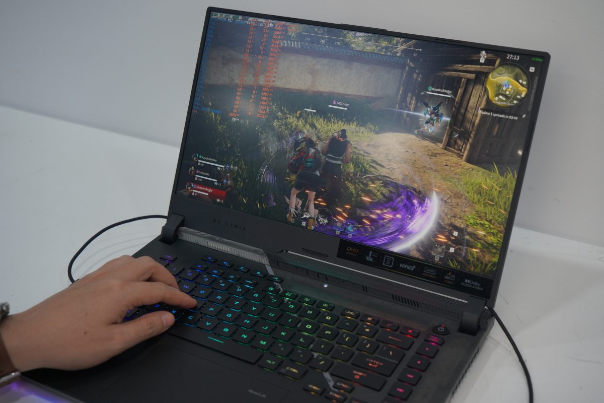 Gaming on ROG Strix Scar 2022