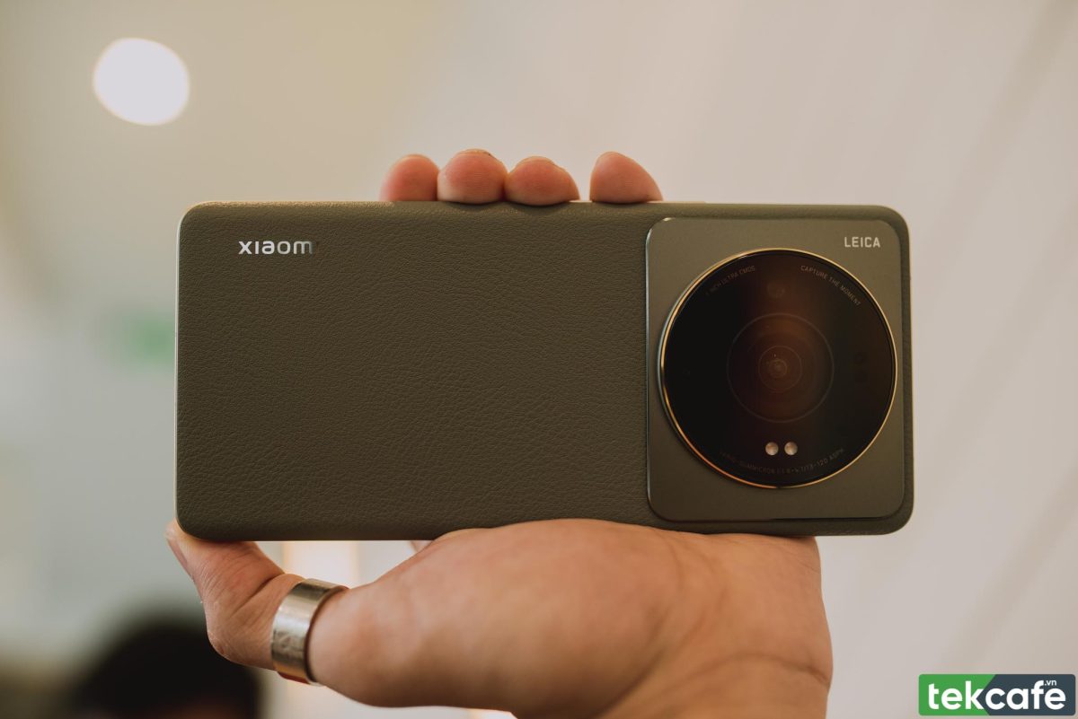 Trên tay Xiaomi 12S Ultra