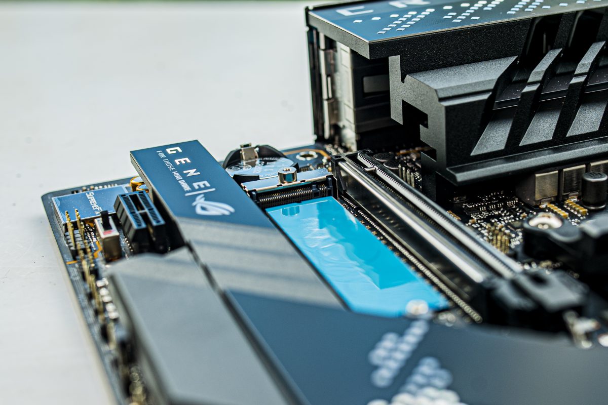 ROG CROSSHAIR X670E GENE