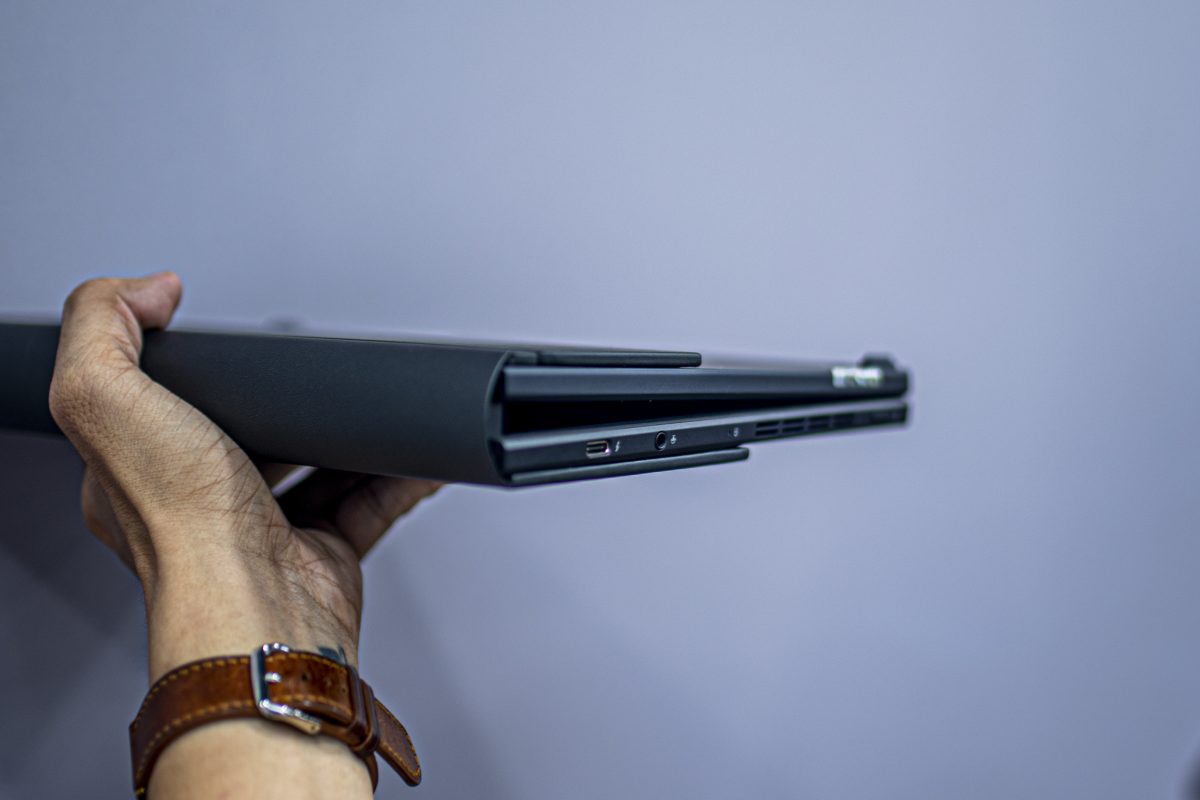Zenbook 17 Fold OLED