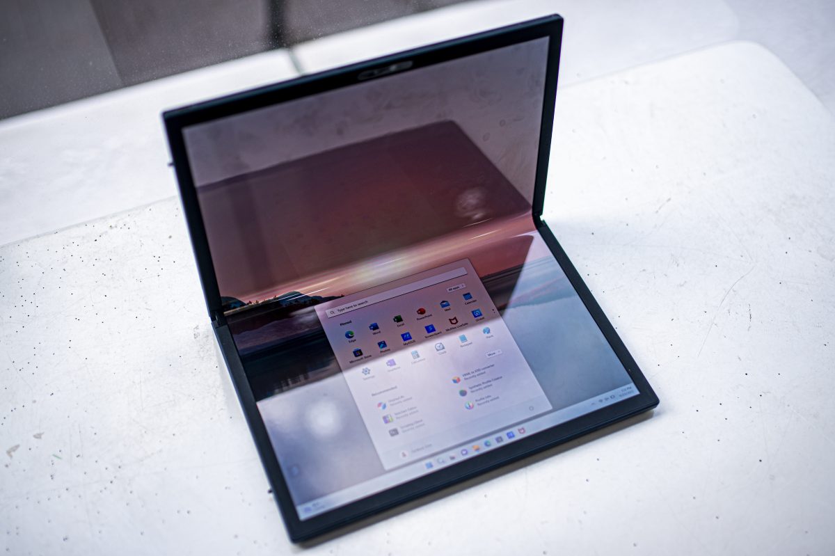 Zenbook 17 Fold OLED