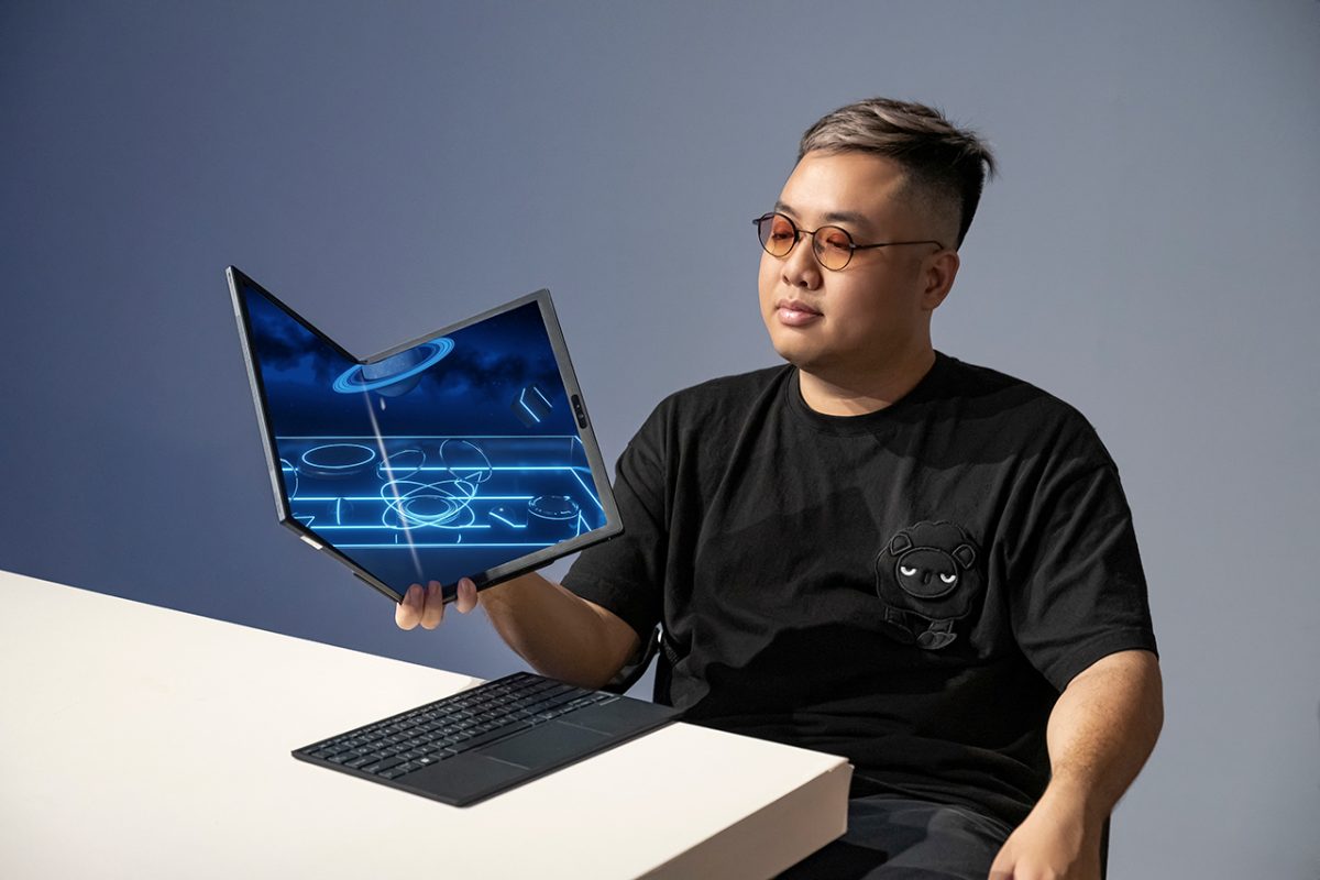  Zenbook 17 Fold OLED