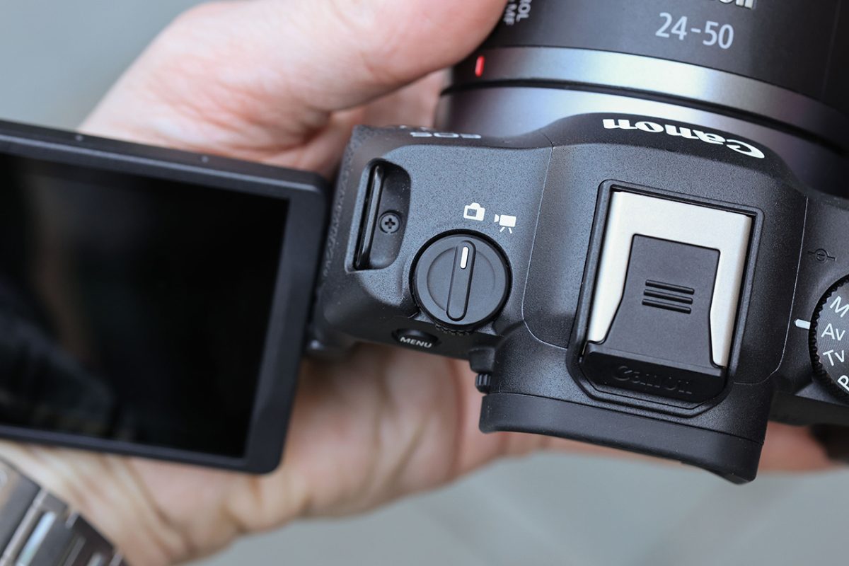 EOS R8