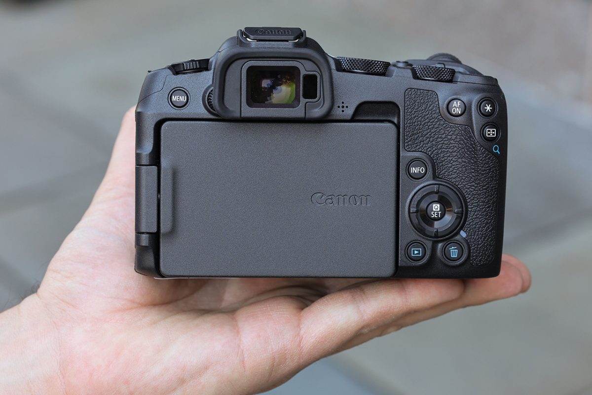 Canon R8