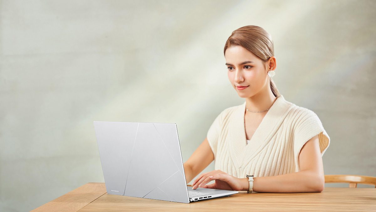 laptop Lumina OLED