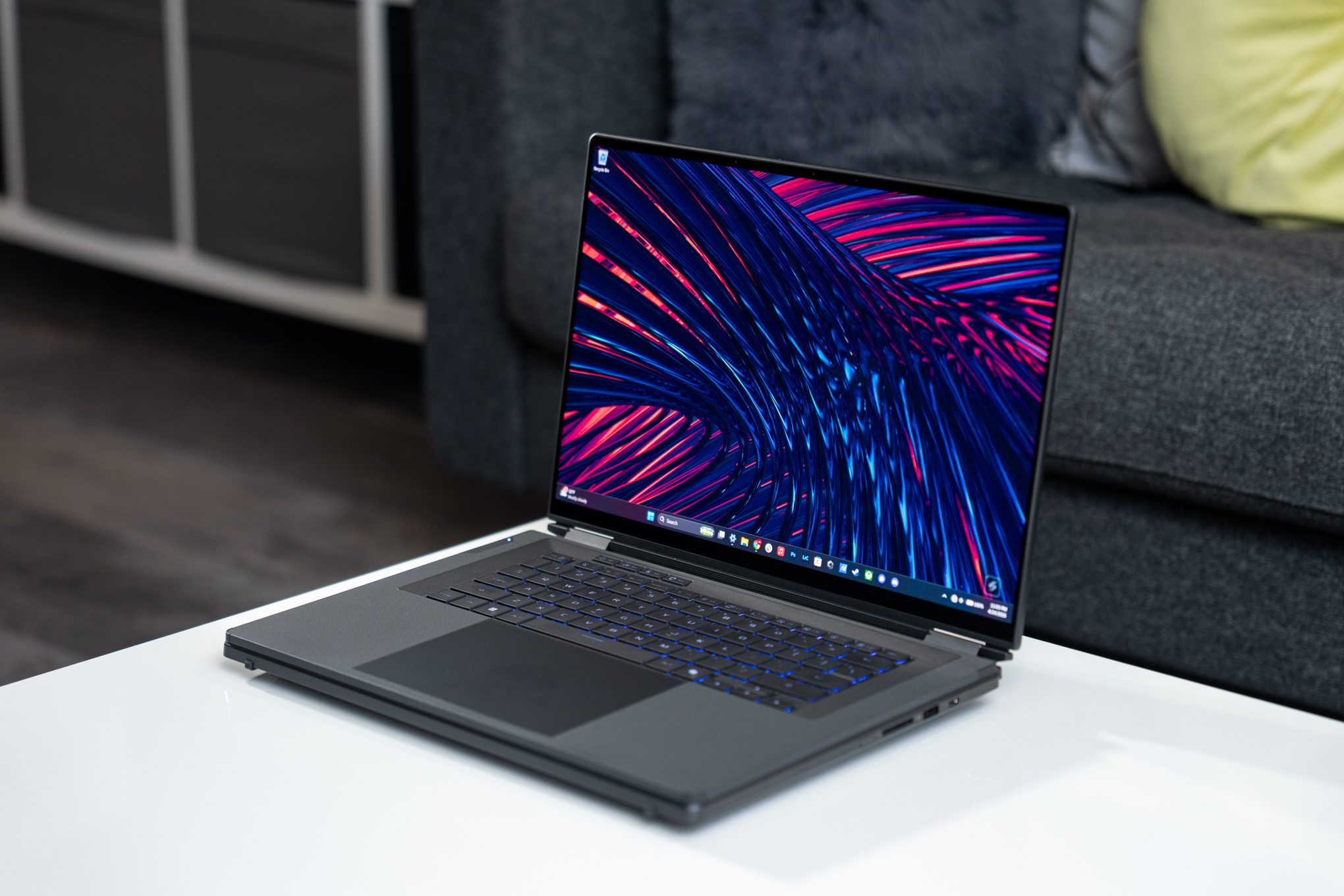Hai màn hình OLED 3K của ROG Zephyrus Duo 2026