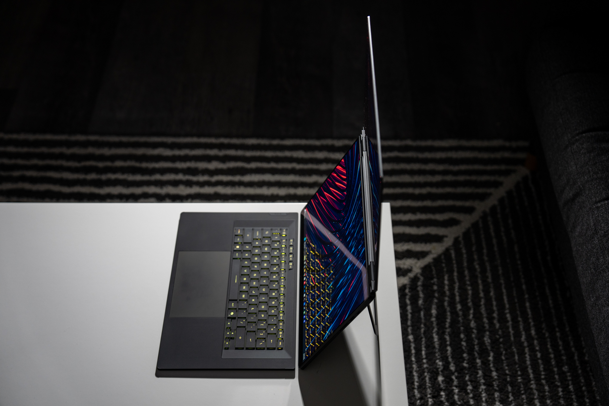 Pin và thiết kế thân máy ROG Zephyrus Duo 2026