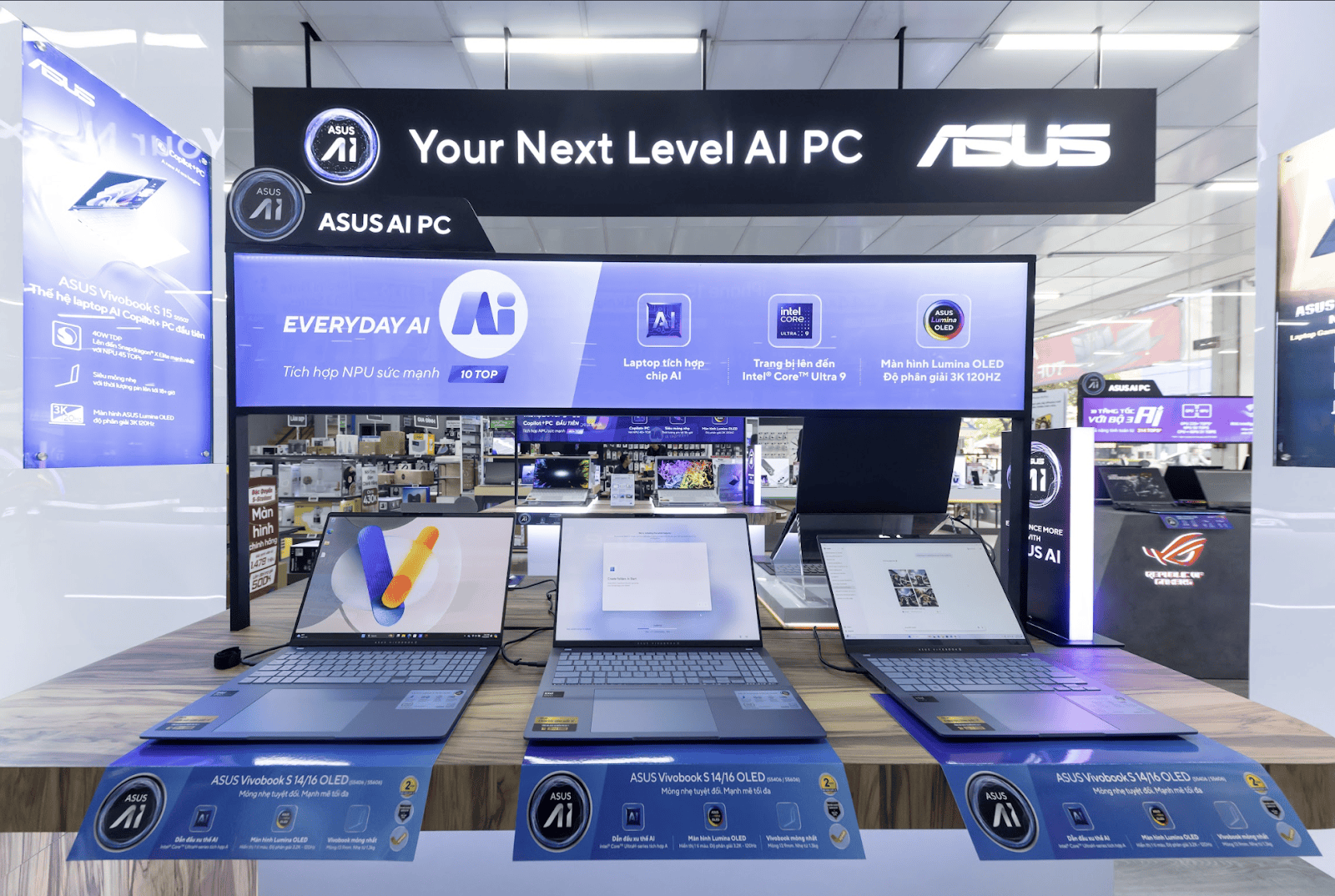 A display of laptops on a table
Description automatically generated