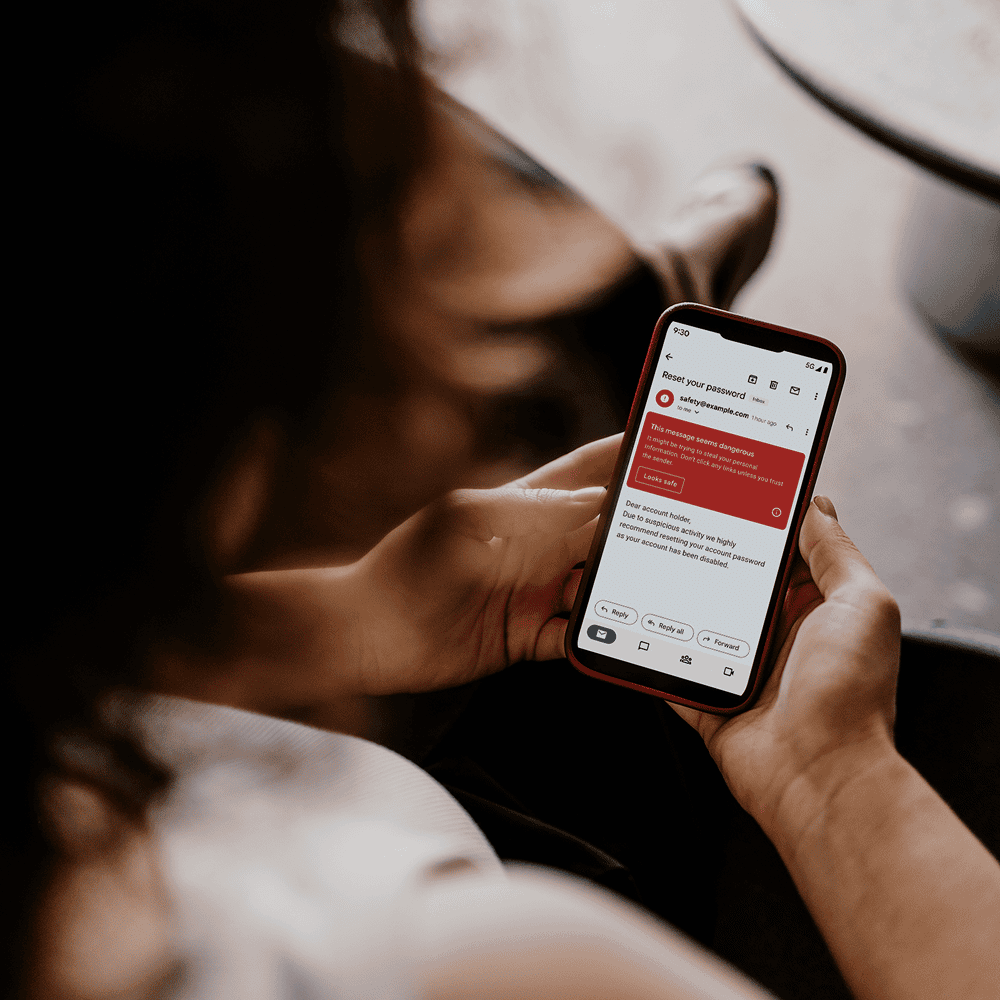 Minh họa về nhận diện rủi ro lừa đảo và giữ quyền kiểm soát tài khoản từ Google Safety Center. Ảnh: Google