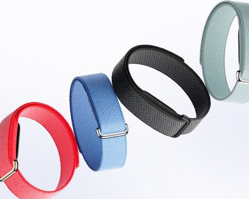 Google Fitbit Air là vòng đeo không màn hình của Google/Fitbit, định vị như một thiết bị theo dõi sức khỏe 24/7 gọn nhẹ hơn smartwatch truyền thống. Ảnh: Google Store.