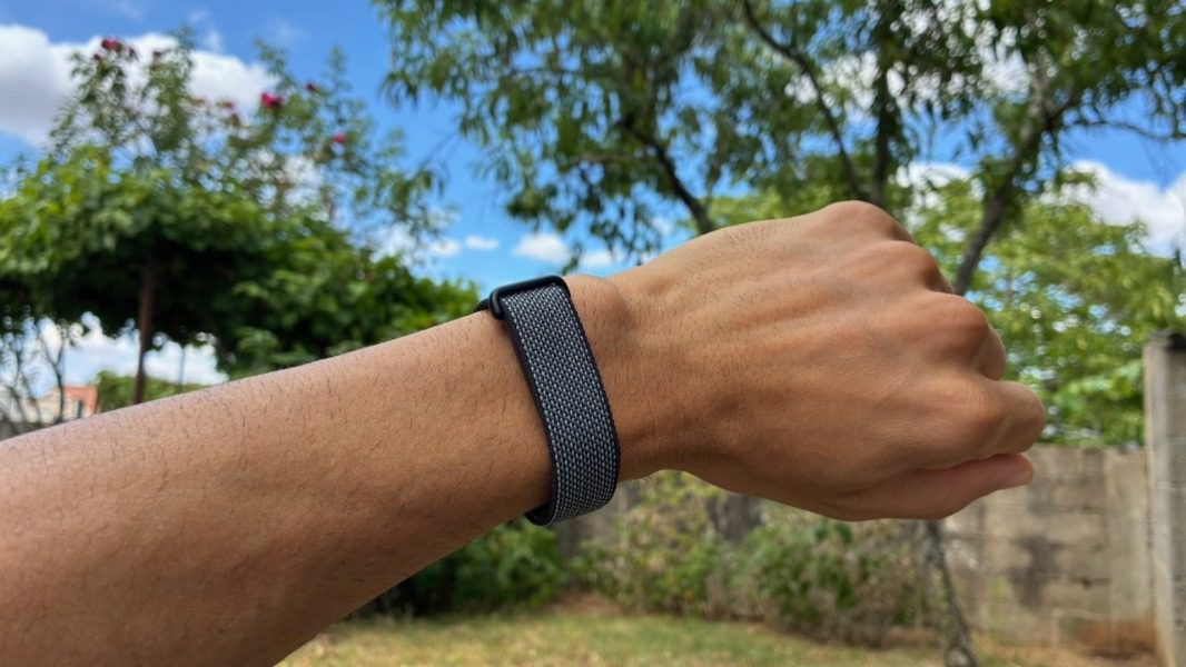 Thurrott đánh giá Fitbit Air theo hướng tích cực cho người thích thiết bị đeo tối giản, nhưng Consumer Reports cũng cho thấy đây vẫn là sân chơi cạnh tranh với Oura và Whoop. Ảnh: Thurrott.