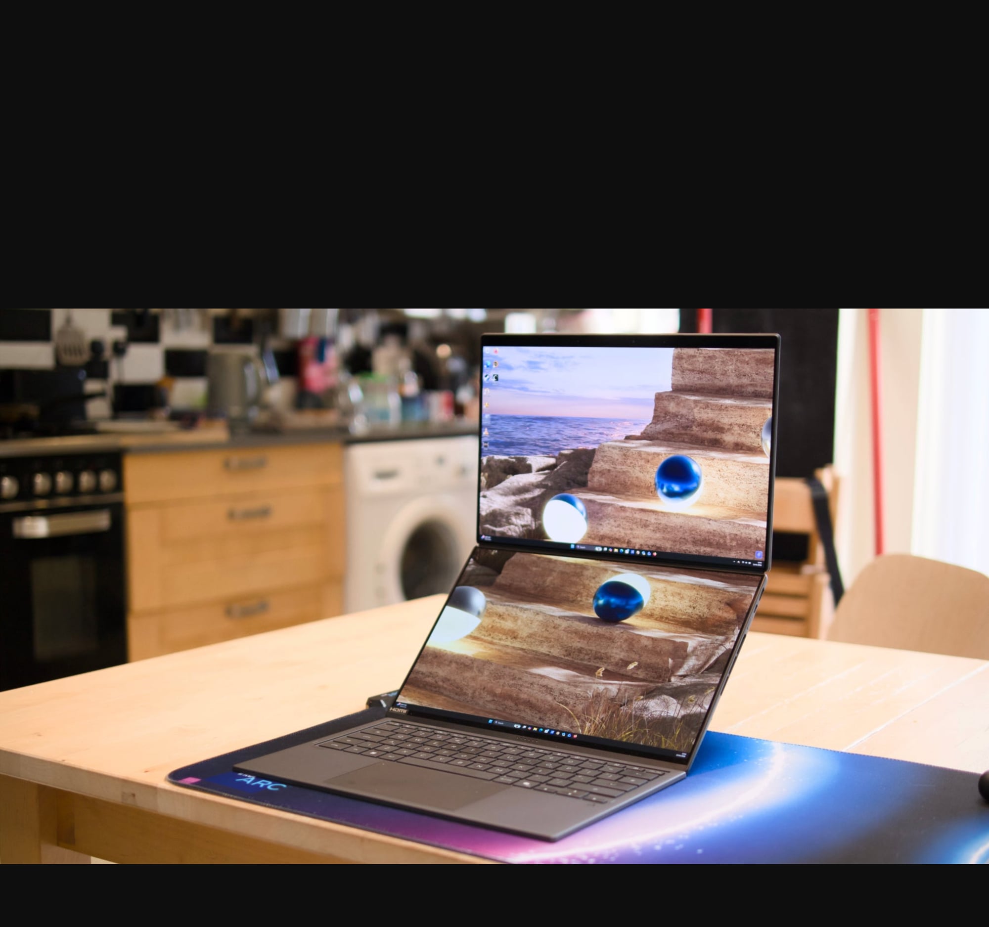 Zenbook DUO 2026 ảnh hands-on chế độ hai màn hình