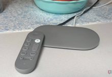 Google TV Streamer trong bộ ảnh review của XDA. Ảnh: XDA