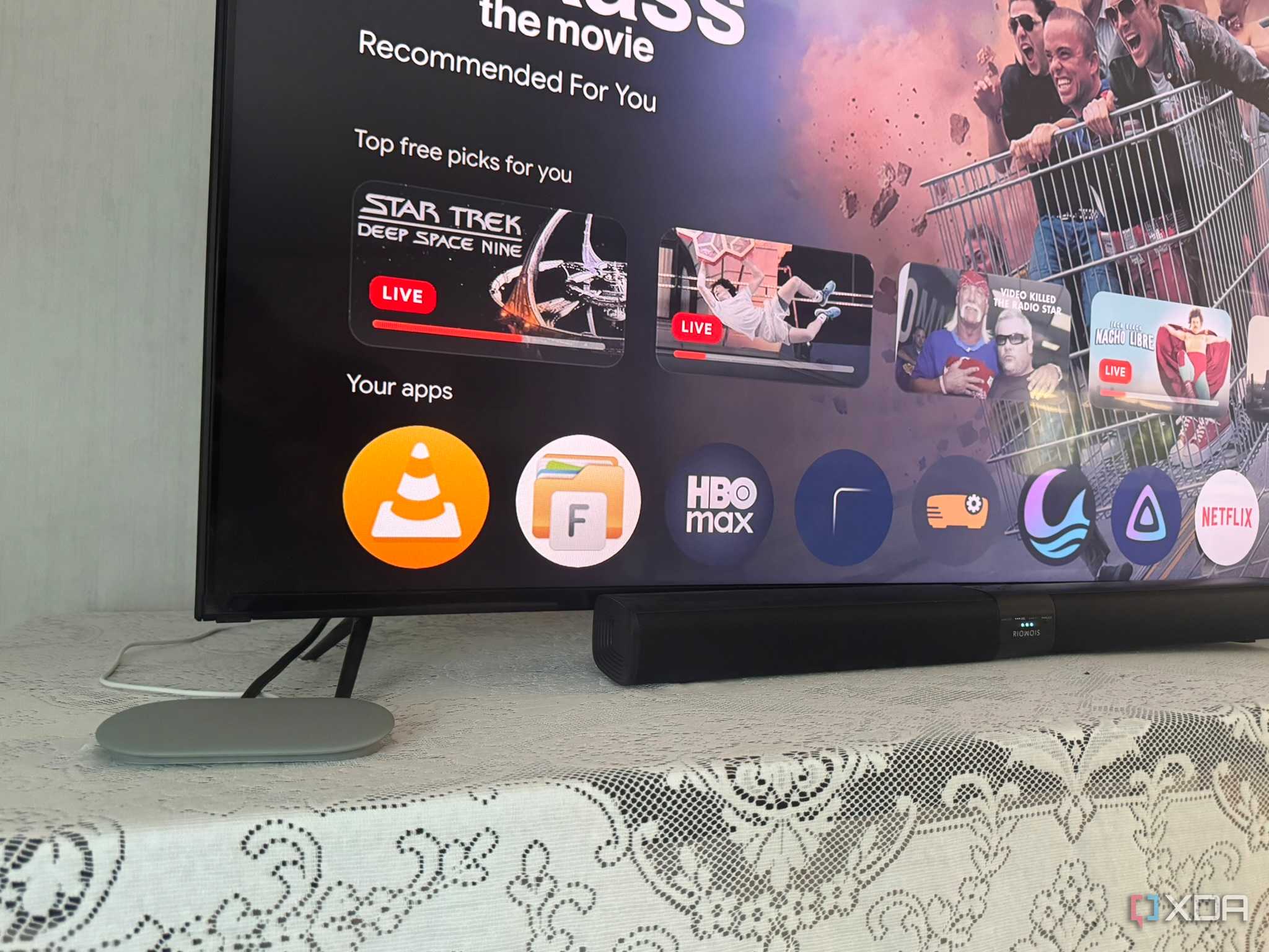 Màn hình chính Google TV Streamer trong review của XDA. Ảnh: XDA