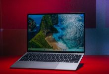 Dell XPS 13 (2026) trong ảnh mở đầu bài đánh giá