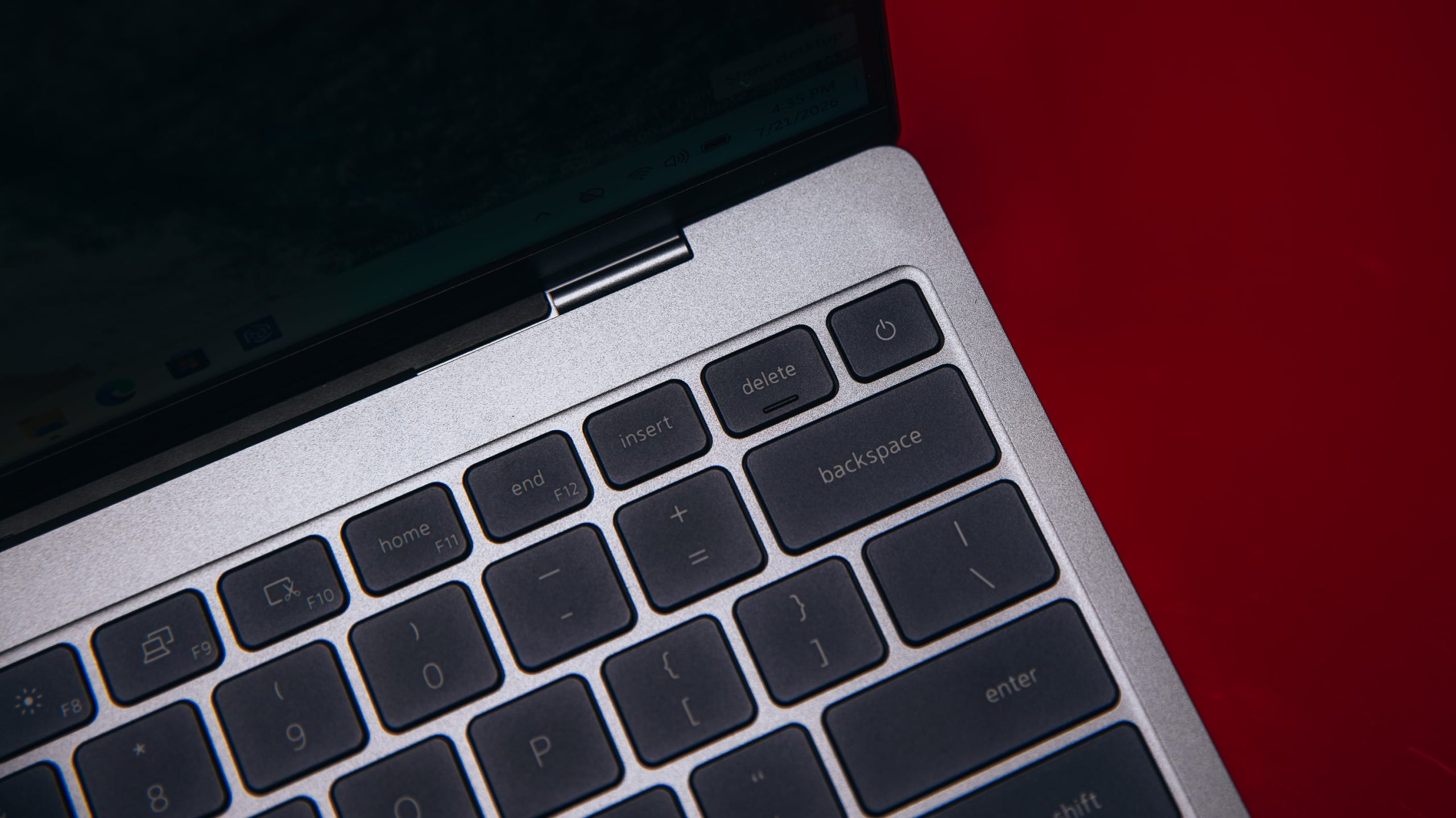 Dell XPS 13 (2026) trong bối cảnh sử dụng thực tế.