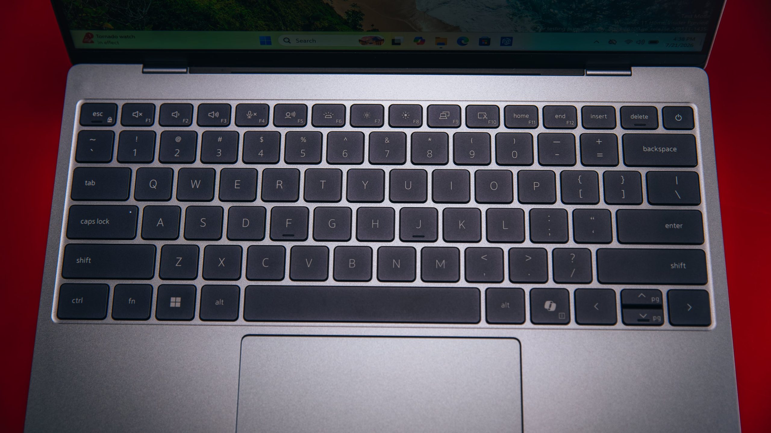 Dell XPS 13 (2026) trong bài review PCMag.