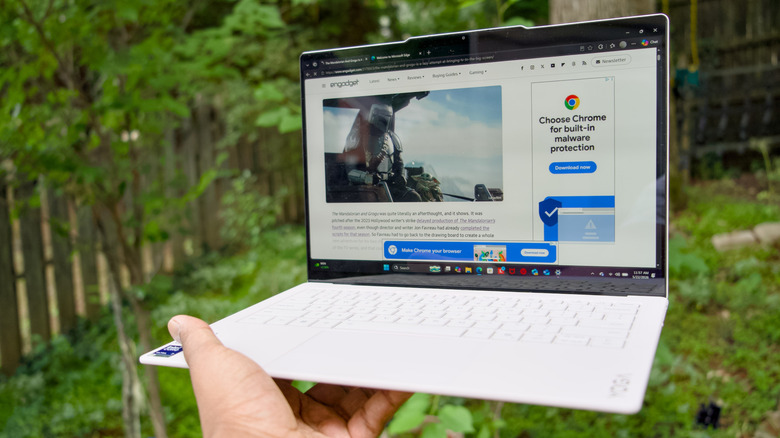 Màn hình và bàn phím của Lenovo Yoga Slim 7i Ultra Aura Edition. Ảnh: Engadget