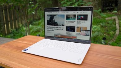 Lenovo Yoga Slim 7i Ultra Aura Edition trong bộ ảnh hands-on của Engadget. Ảnh: Engadget