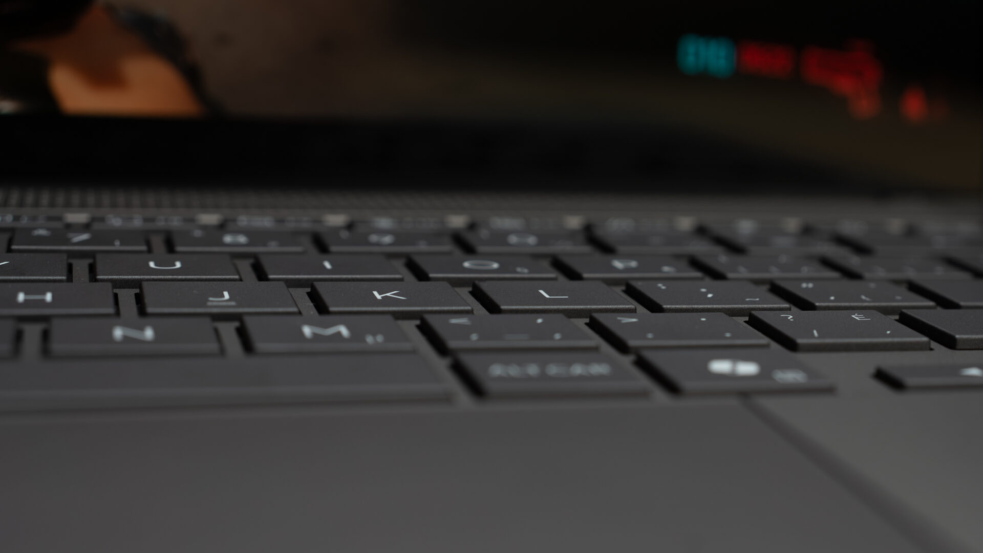 Các cổng kết nối trên Zenbook S 14 (2026).