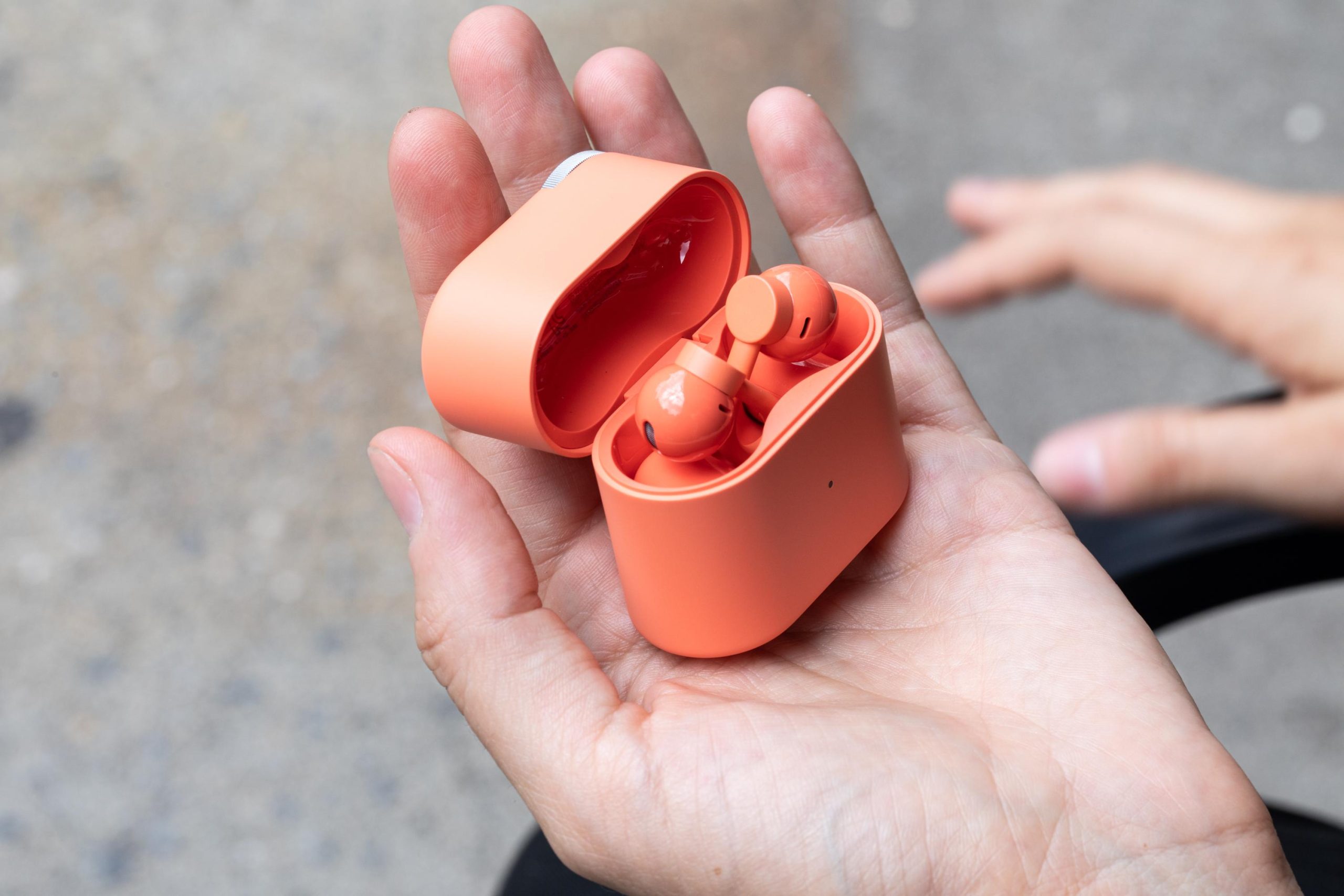 CMF Clip Pro trong ảnh hands-on. Ảnh: The Verge