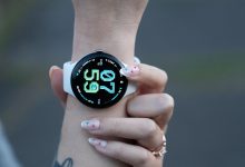 Google Pixel Watch 5 trong bộ ảnh review của The Verge. Ảnh: The Verge