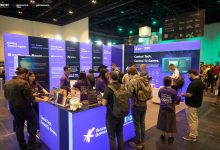 Gian trưng bày Tencent Games Central Tech với khách tham quan tại Gamescom