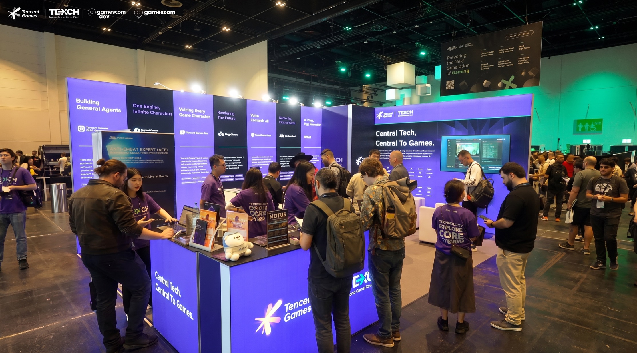 Gian trưng bày Tencent Games Central Tech với khách tham quan tại Gamescom