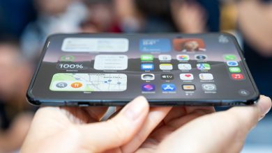 Trên tay thực tế iPhone Duo mở phẳng trong khu trải nghiệm sự kiện