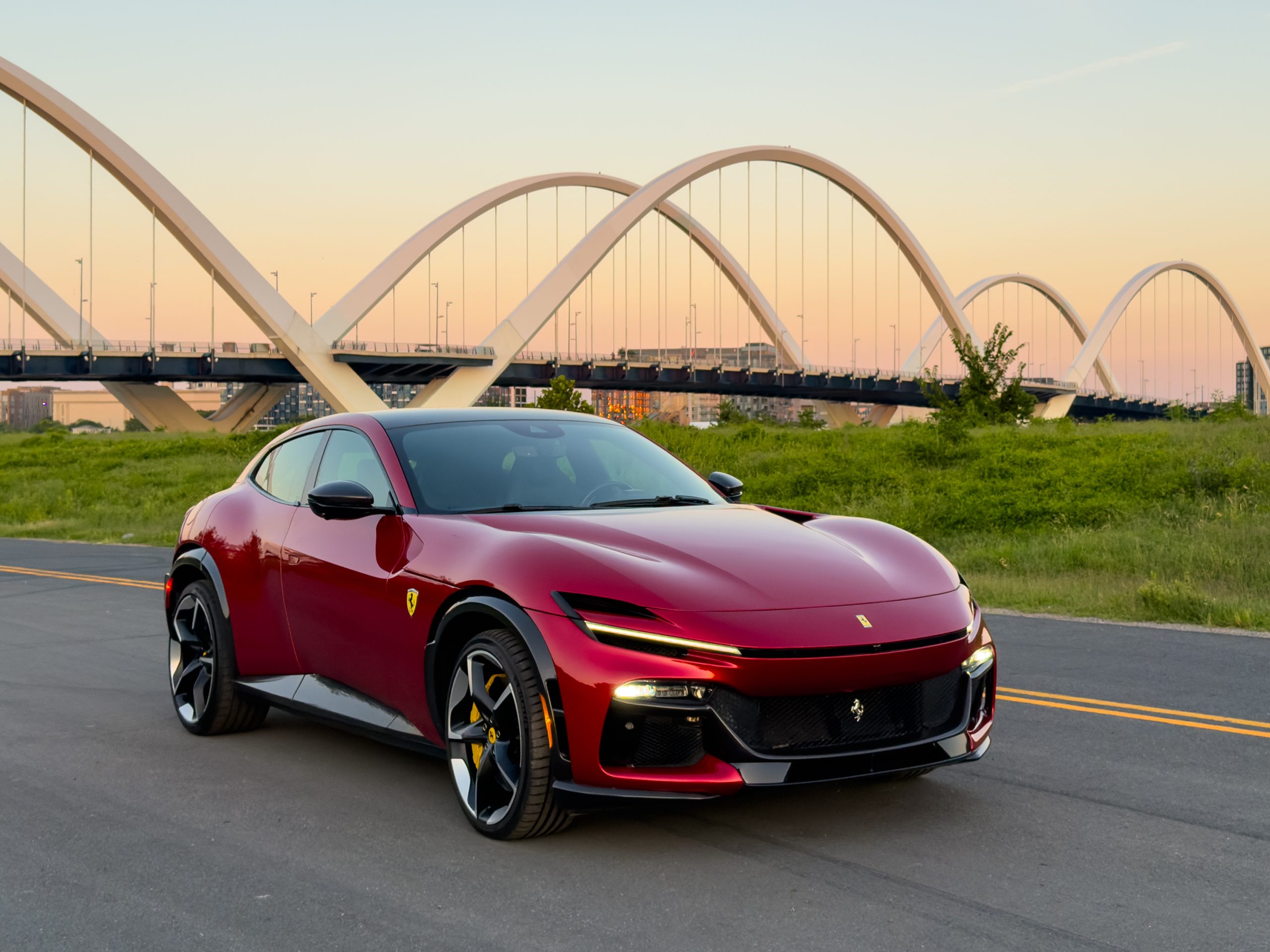Ferrari Purosangue - ảnh 1