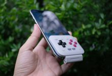 8BitDo FlipPad gắn với iPhone Air