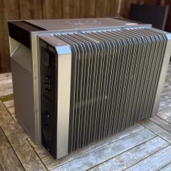 Anker SOLIX Solarbank 4 Pro với cụm tản nhiệt nhôm lớn