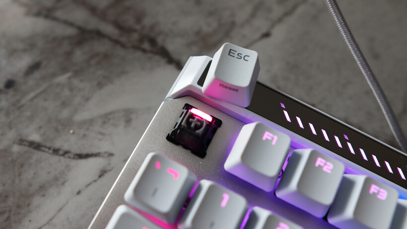 Nắp bảo vệ kiêm đế đặt bàn phím ASUS ROG Falchion Ace 75 HE