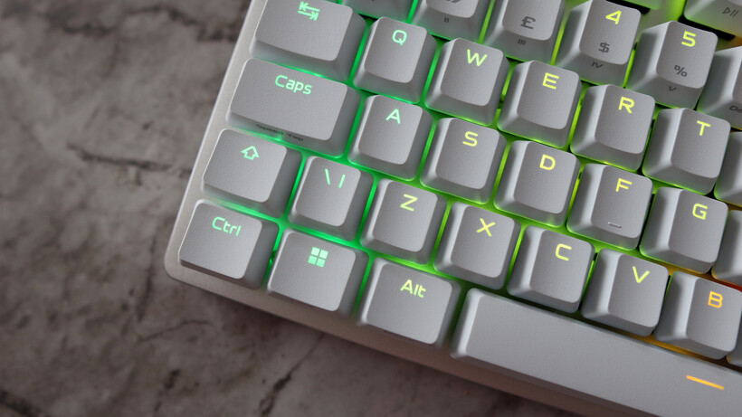 Cận cảnh keycap và dàn switch ROG HFX V2